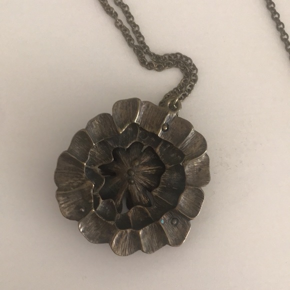 Flower necklace - Picture 3 of 5